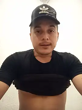 Snapshot of Reuss25 chatting on 06.16.26 Reuss25 online show from 06.16.26
