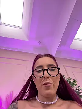 Snapshot of CrystalRedd chatting on 02.22.26 CrystalRedd online show from 02.22.26