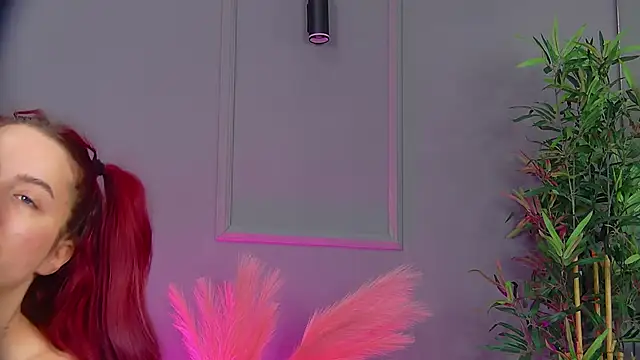 CrystalRedd online show from 04.04.26