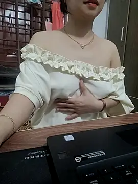 Snapshot of NinaKey chatting on 07.18.26 NinaKey online show from 07.18.26