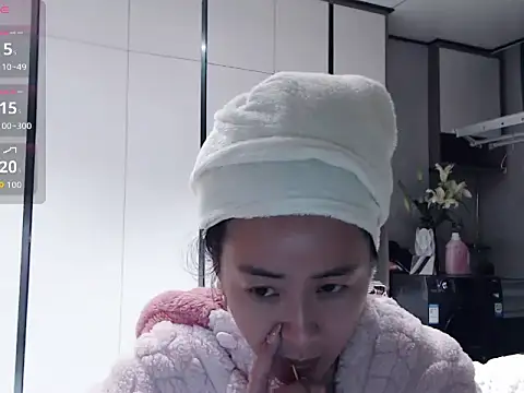 Snapshot of Tsuki-y chatting on 03.01.26 Tsuki-y online show from 03.01.26