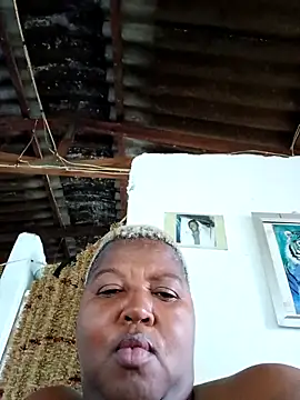 Snapshot of treasure_hunny chatting on 02.27.26 treasure hunny online show from 02.27.26