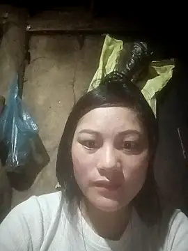 Snapshot of Momo-biki chatting on 04.22.26 Momo-biki online show from 04.22.26