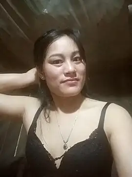 Snapshot of Momo-biki chatting on 04.29.26 Momo-biki online show from 04.29.26