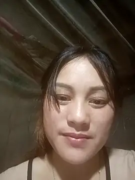 Snapshot of Momo-biki chatting on 05.01.26 Momo-biki online show from 05.01.26
