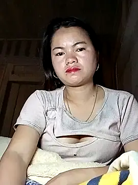 Snapshot of emlylyxinh chatting on 02.14.26 emlylyxinh online show from 02.14.26