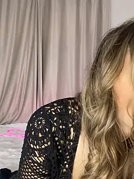 Snapshot of Alyxra chatting on 02.09.26 Alyxra online show from 02.09.26