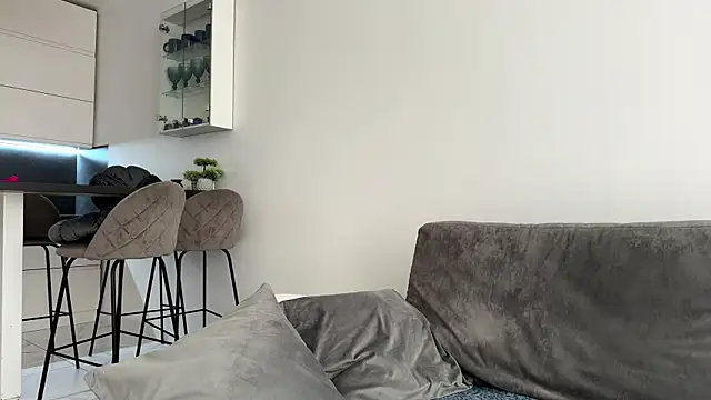 AuraXO online show from 04.10.26