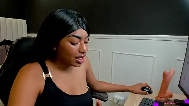 Snapshot of _luna_rossee_ chatting on 02.19.26 luna rossee online show from 02.19.26