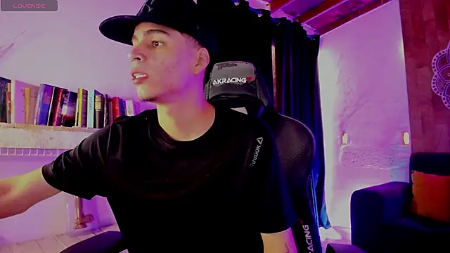 Snapshot of juan_posada chatting on 02.16.26 juan posada online show from 02.16.26