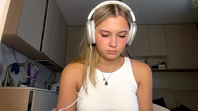 Snapshot of SeveralDip chatting on 02.25.26 SeveralDip online show from 02.25.26