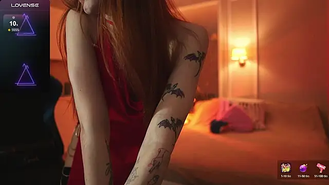 foxy red  online show from 02.13.26