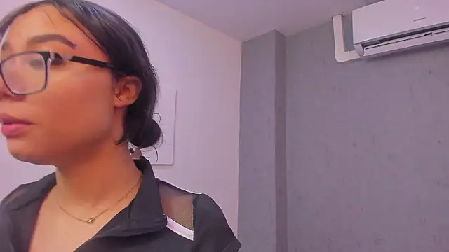 Snapshot of lil_miia chatting on 02.28.26 lil miia online show from 02.28.26