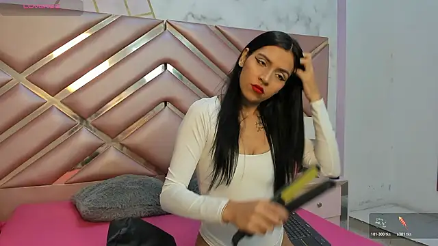 Snapshot of LauraRoot chatting on 02.11.26 LauraRoot online show from 02.11.26