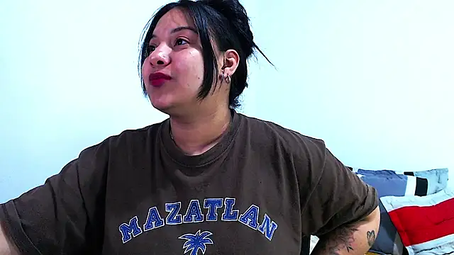 Snapshot of emily-rousee- chatting on 02.26.26 emily-rousee- online show from 02.26.26