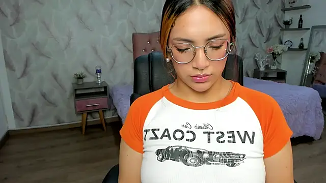 Snapshot of Tokyo_Royal_ chatting on 02.27.26 Tokyo Royal online show from 02.27.26