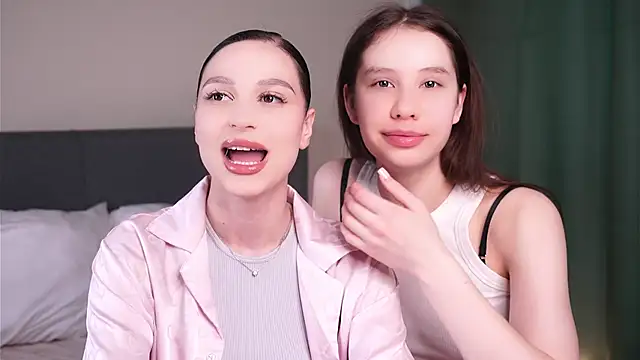 Snapshot of ZofiaSoshnik chatting on 02.14.26 ZofiaSoshnik online show from 02.14.26