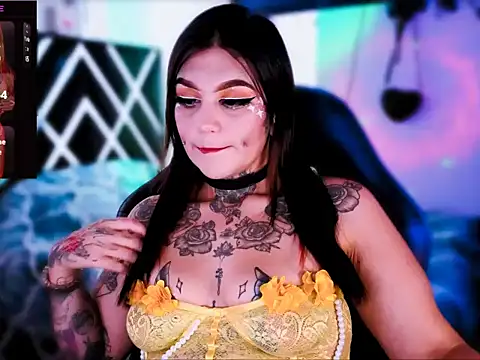 Zoeee 001 online show from 02.06.26