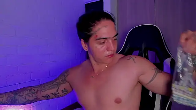 Snapshot of Cry_Duran chatting on 02.01.26 Cry Duran online show from 02.01.26