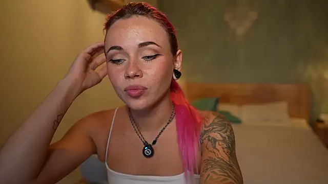 Sarah Pink online show from 11.15.25