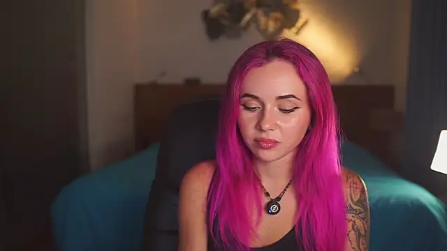 Snapshot of Sarah_Pink chatting on 04.15.26 Sarah Pink online show from 04.15.26
