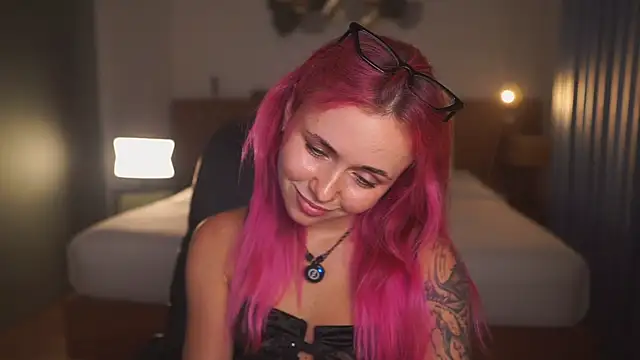 Snapshot of Sarah_Pink chatting on 05.15.26 Sarah Pink online show from 05.15.26