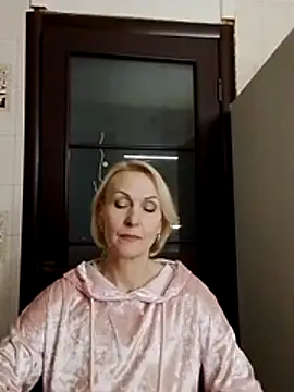 Snapshot of MichelleSolis chatting on 02.18.26 MichelleSolis online show from 02.18.26