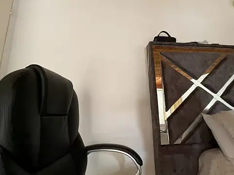 Snapshot of alison_parkerr26 chatting on 02.04.26 alison parkerr26 online show from 02.04.26