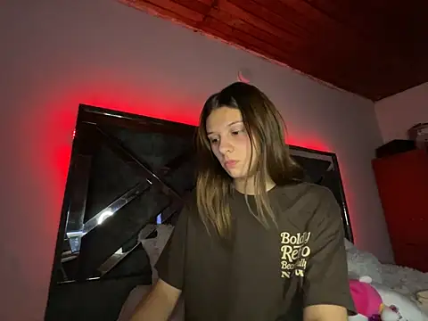 Snapshot of alison_parkerr26 chatting on 02.08.26 alison parkerr26 online show from 02.08.26