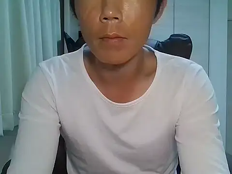 Snapshot of K0U-123 chatting on 07.31.26 K0U-123 online show from 07.31.26