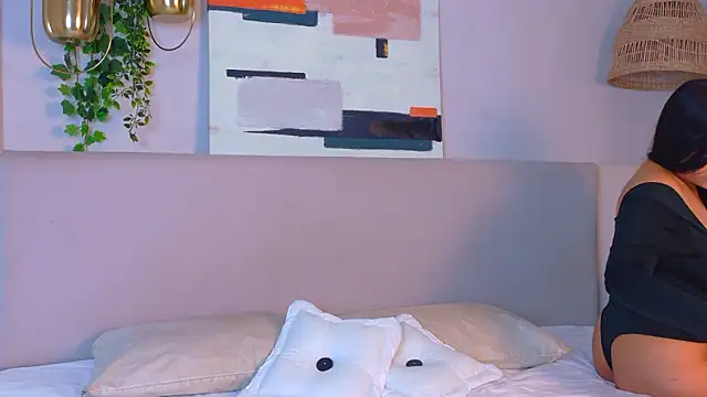 Snapshot of VioletBloomm chatting on 02.03.26 VioletBloomm online show from 02.03.26