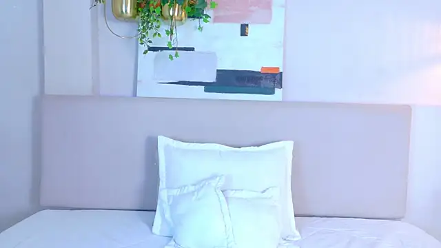 VioletBloomm online show from 04.09.26