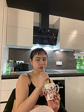 Just-Lilly online show from 04.05.26