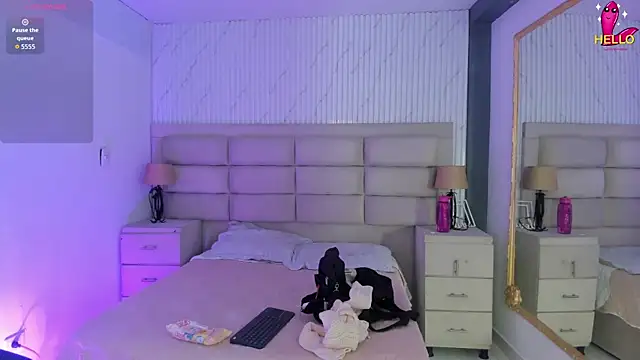 CarolineFyre online show from 04.12.26