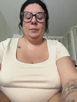 Snapshot of JasmineGlow7 chatting on 04.26.26 JasmineGlow7 online show from 04.26.26