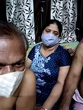 Snapshot of HoneyHush chatting on 02.18.26 HoneyHush online show from 02.18.26