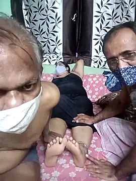 Snapshot of HoneyHush chatting on 02.28.26 HoneyHush online show from 02.28.26