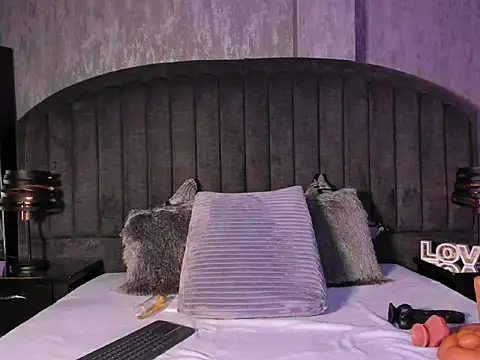 RED VIOLETH online show from 02.08.26