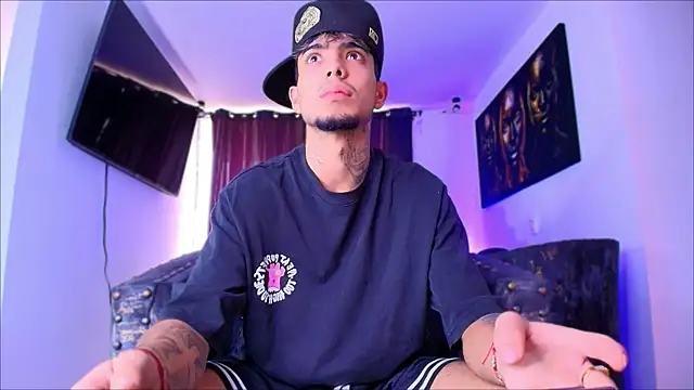 Snapshot of miguel_aguirre_ chatting on 02.13.26 miguel aguirre online show from 02.13.26