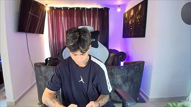 Snapshot of miguel_aguirre_ chatting on 02.17.26 miguel aguirre online show from 02.17.26