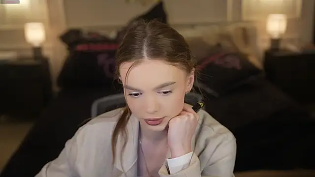Snapshot of Zlata_Sky chatting on 06.11.26 Zlata Sky online show from 06.11.26
