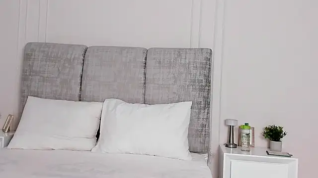 PenelopeSaenz  online show from 02.20.26