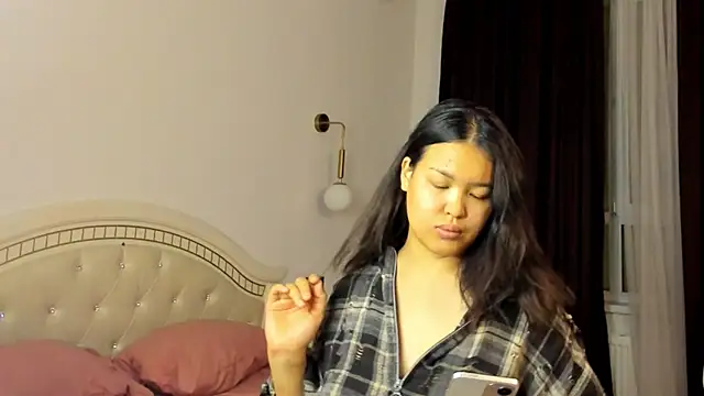 Snapshot of luna_yum chatting on 02.12.26 luna yum online show from 02.12.26