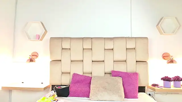 Kendall  11 online show from 04.18.26