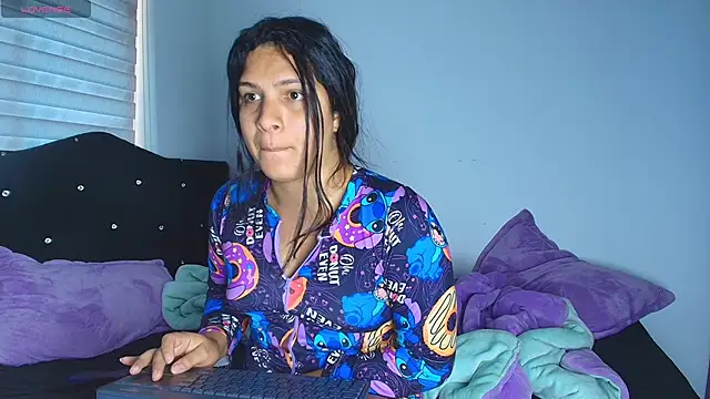 Snapshot of alys_love chatting on 02.24.26 alys love online show from 02.24.26