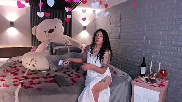 Snapshot of Magic_ivone chatting on 02.14.26 Magic ivone online show from 02.14.26