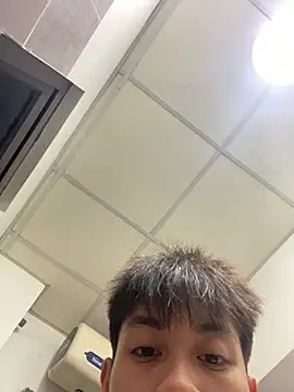 Snapshot of tuncube chatting on 02.28.26 tuncube online show from 02.28.26