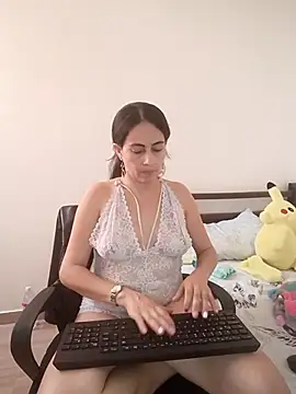 Snapshot of Meryjem chatting on 02.12.26 Meryjem online show from 02.12.26