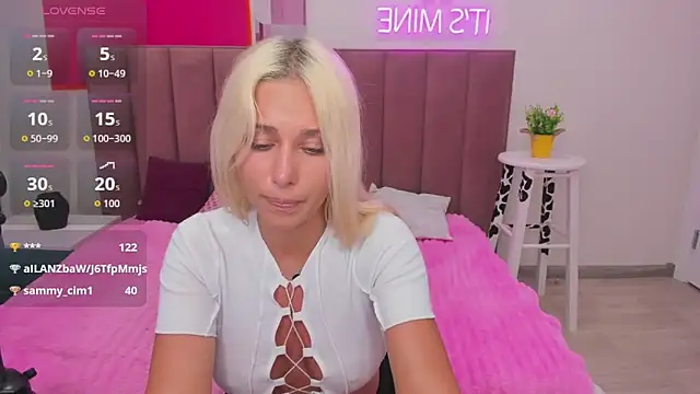 Snapshot of MIla_Stunning chatting on 06.11.26 MIla Stunning online show from 06.11.26