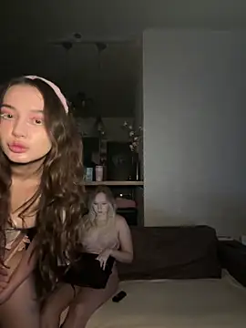 Snapshot of RollDollsi chatting on 02.19.26 RollDollsi online show from 02.19.26